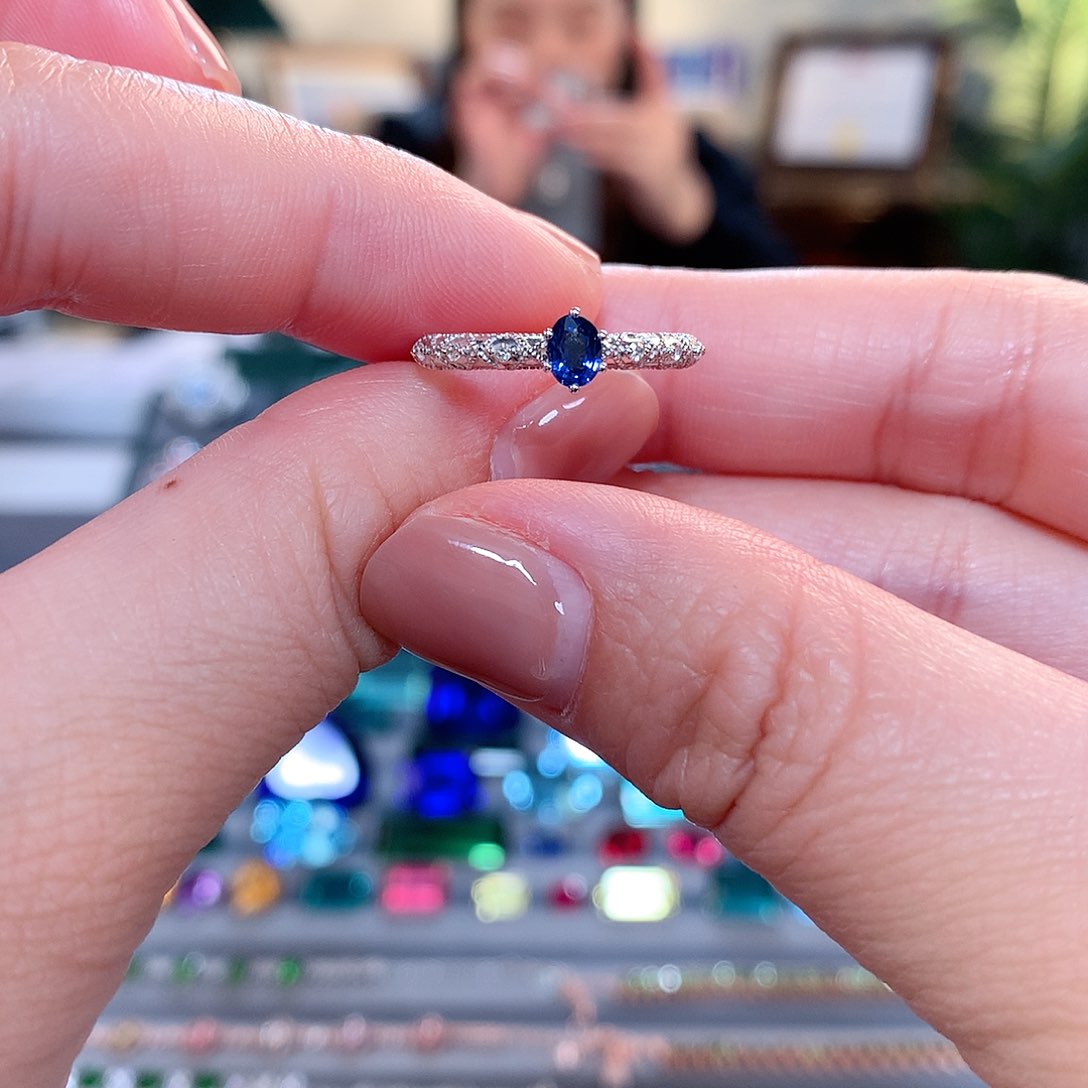 【闪购商品】蓝宝石戒指18K金镶嵌蓝宝石戒指