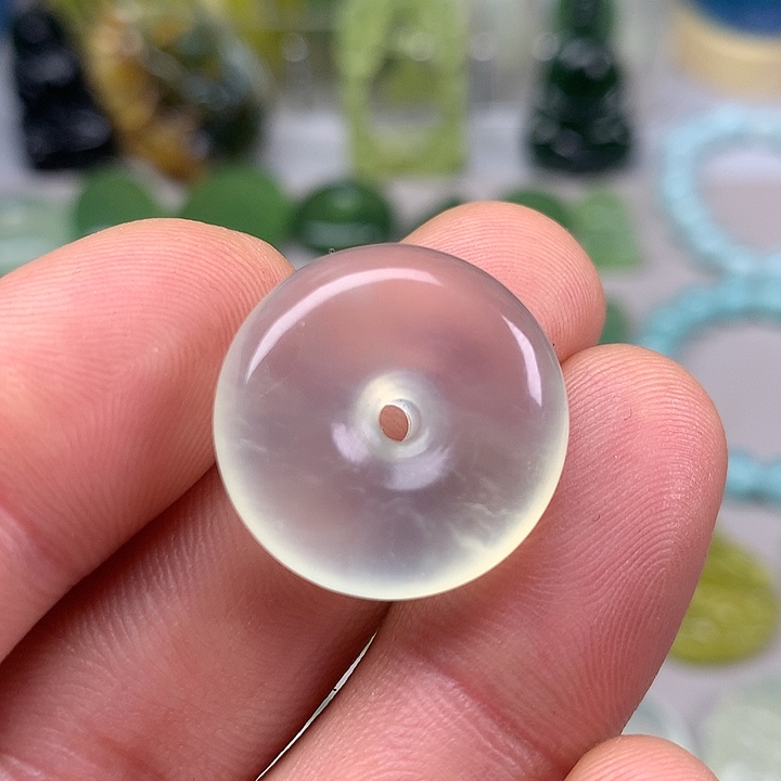 蛇纹石玉挂坠未镶嵌