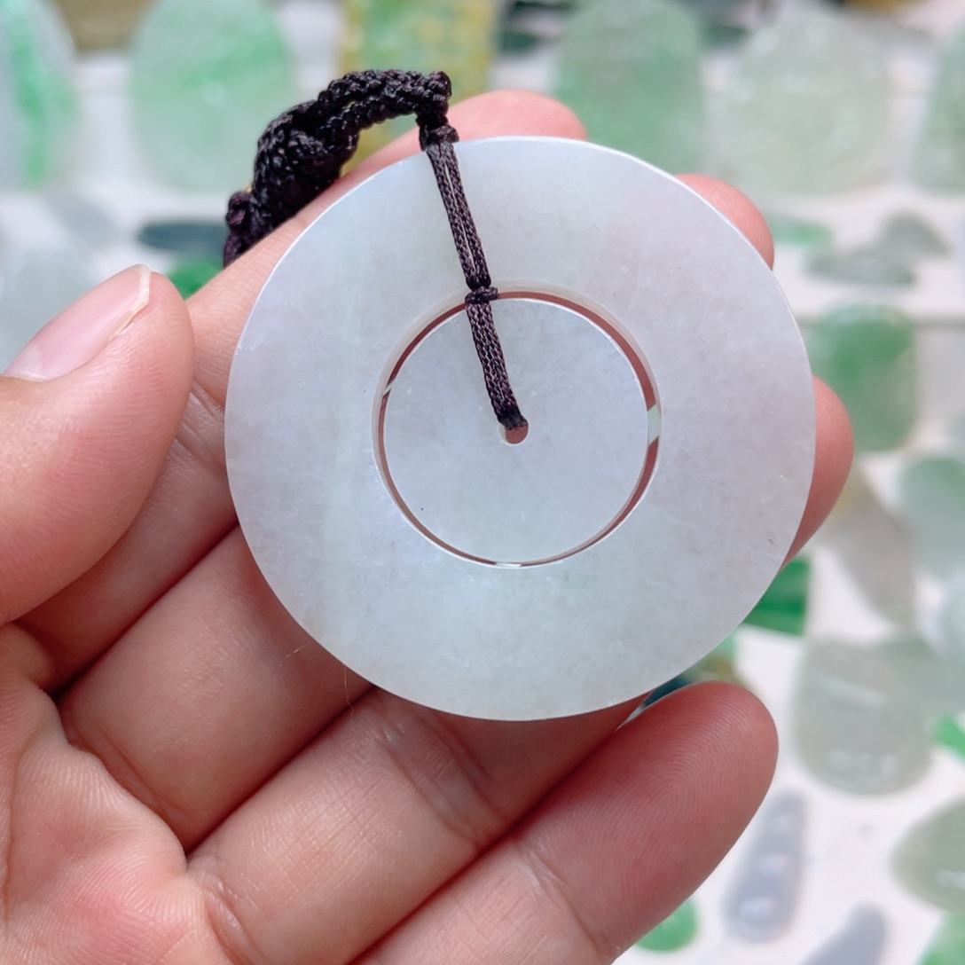 翡翠颈饰未镶嵌子母扣