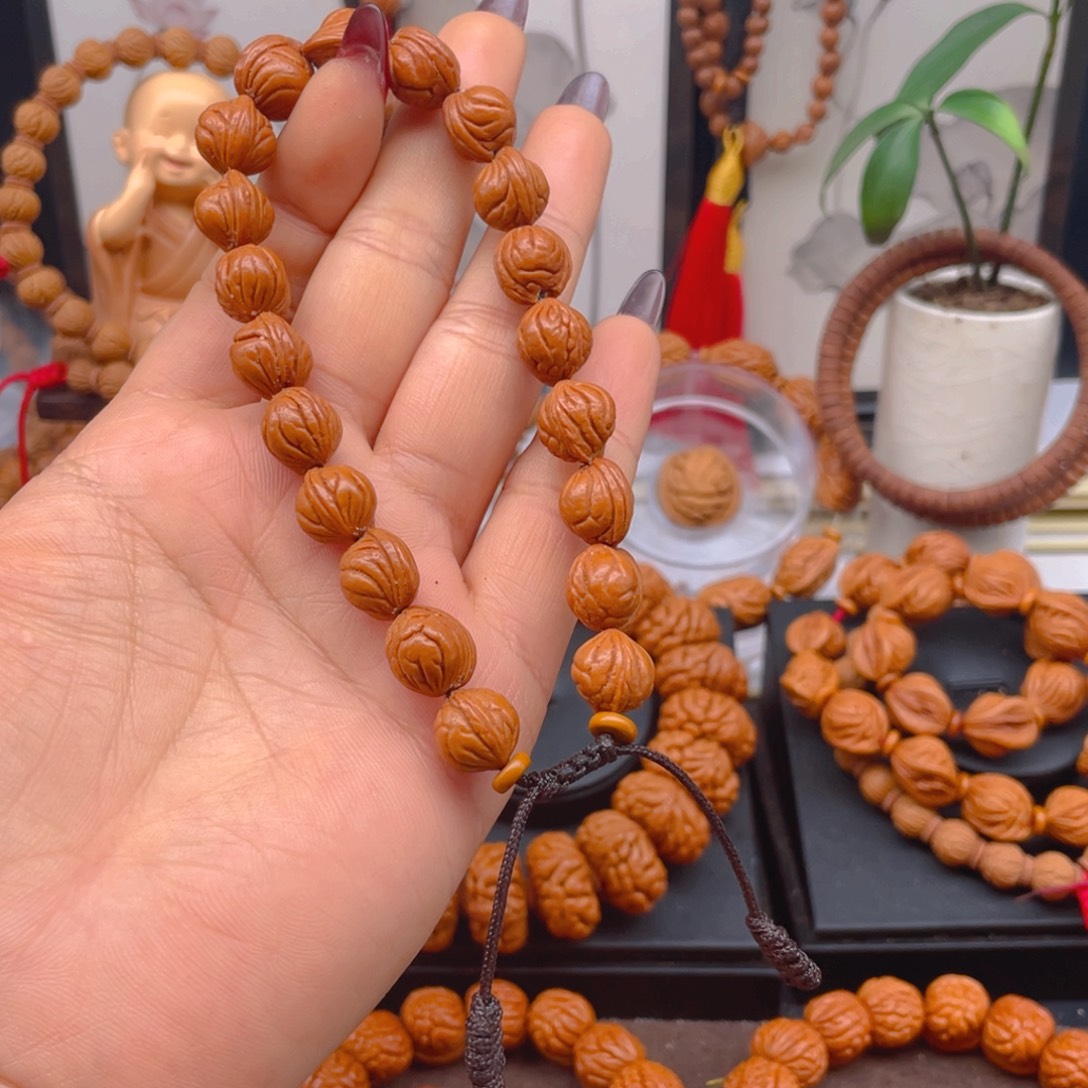 *****吊坠桃核红红火火。红红火火