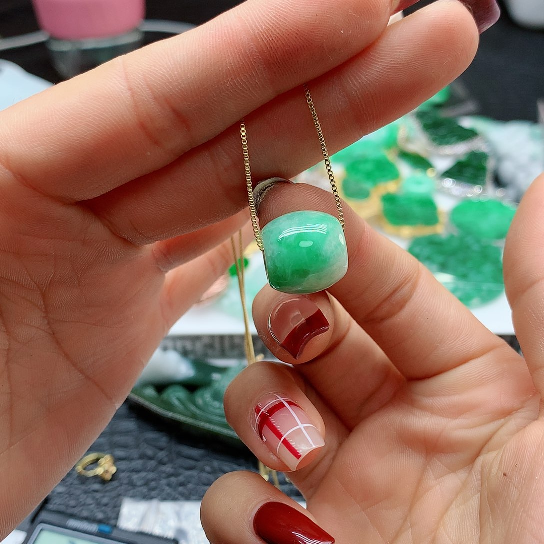 【闪购商品】翡翠吊坠(赠链)未镶嵌