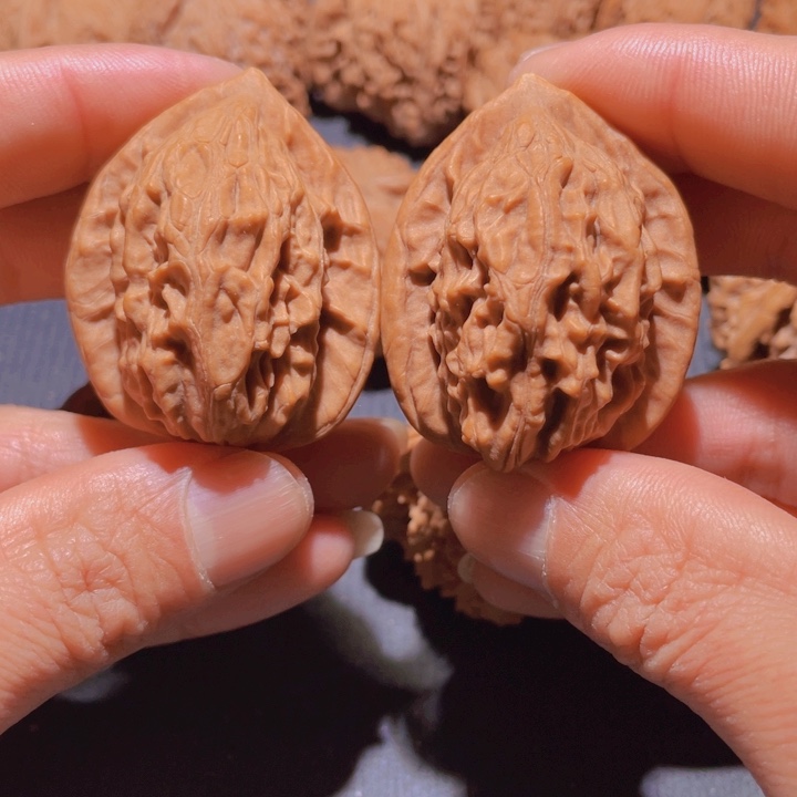 文玩核桃吊坠大红袍