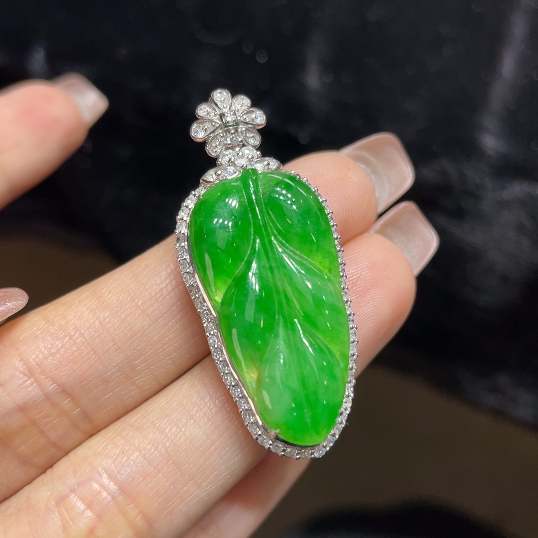 翡翠颈饰18K金镶嵌天然缅甸翡翠