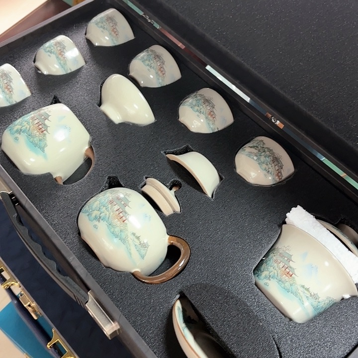 孤品茶具套装等。          