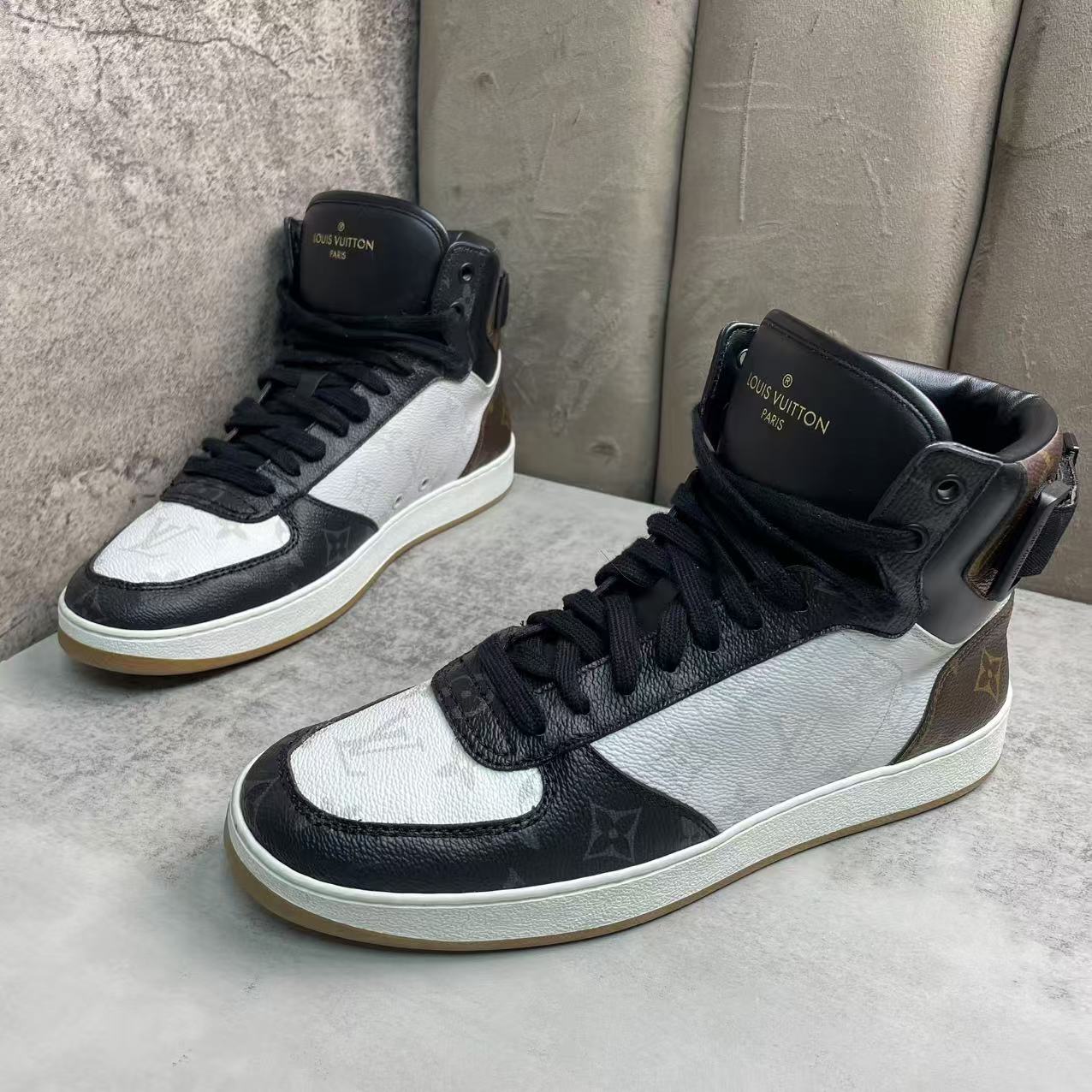 95新 LouisVuitton/路易威登 黑白棕三色老花百搭高帮板鞋/41码