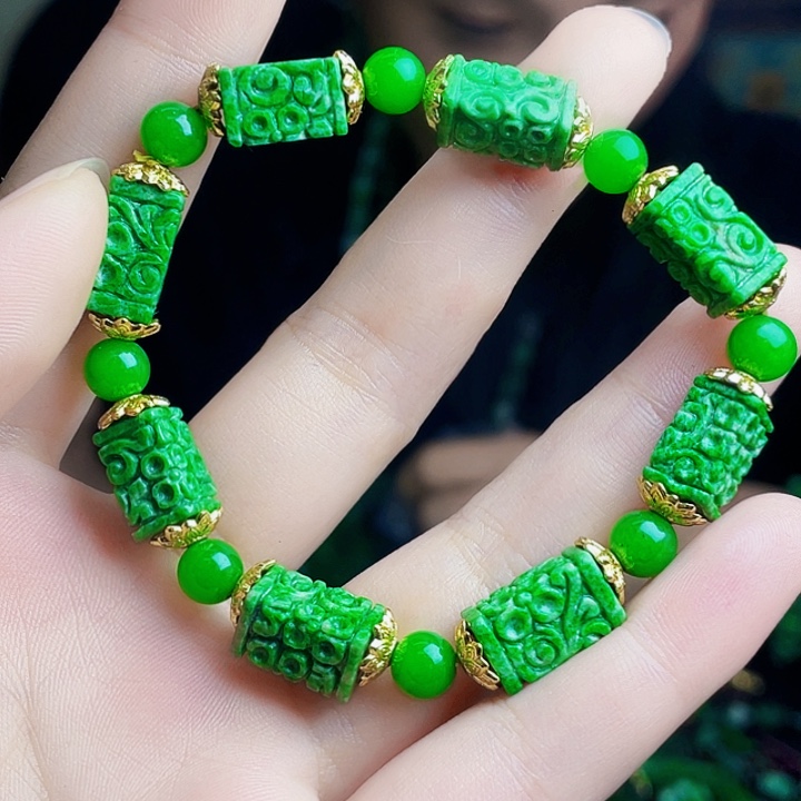 翡翠未镶嵌颈饰多样性