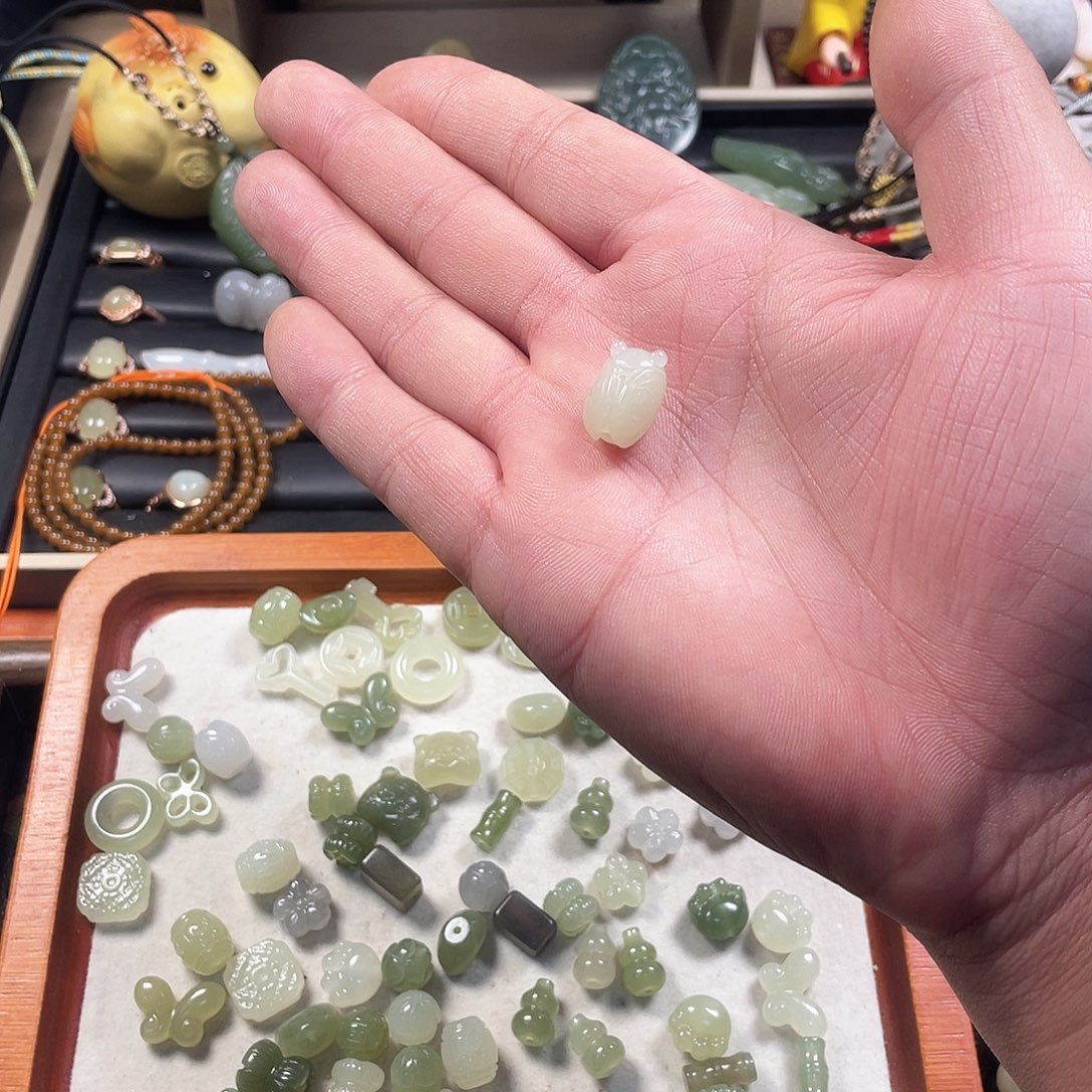 长***风和田玉未镶嵌手镯