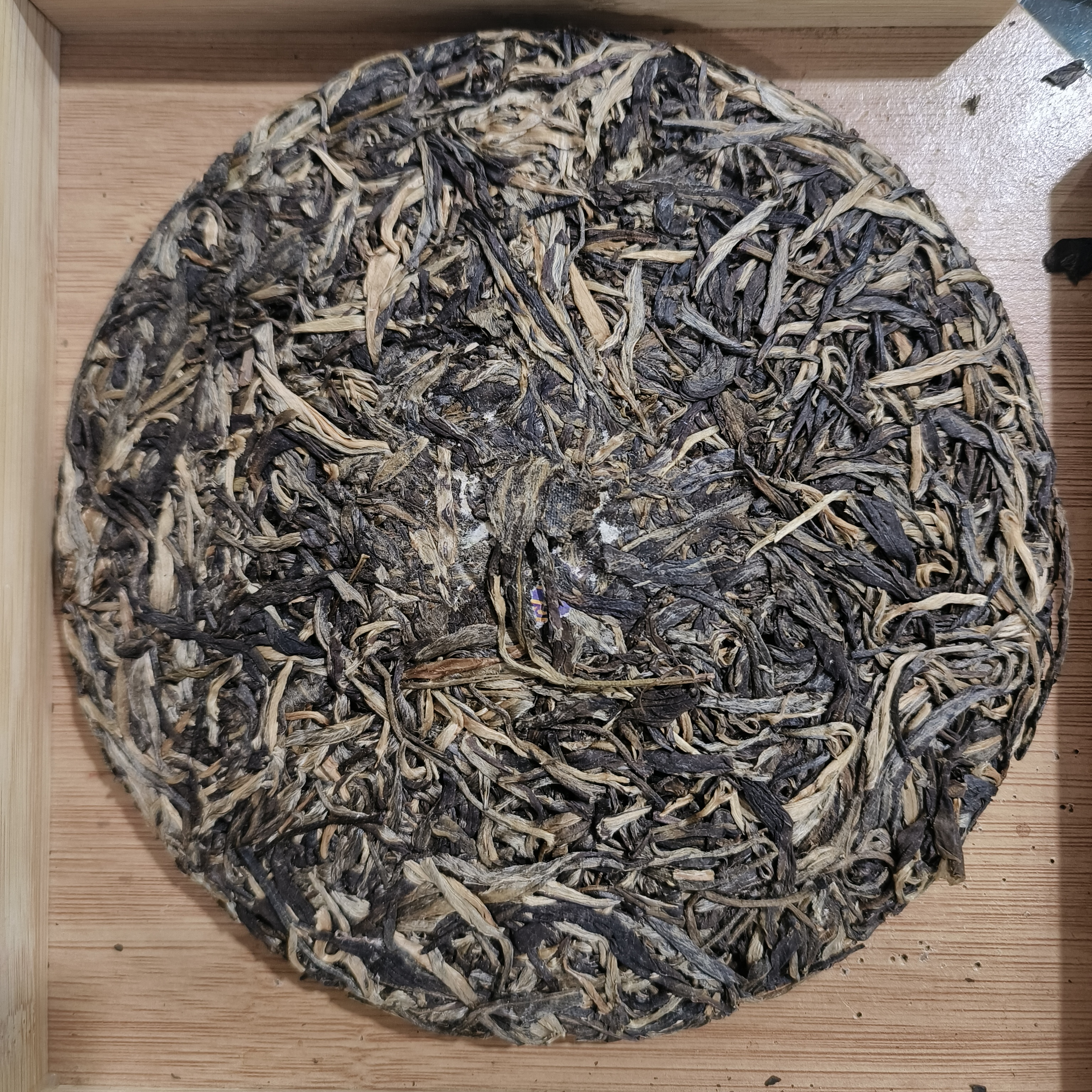 【建梅茶厂】2018年窖藏广别老寨妖茶普洱生茶357g饼茶