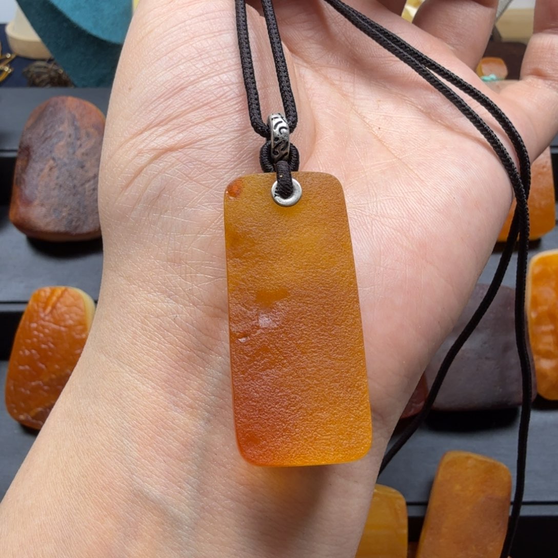 琥珀吊坠(赠链)未镶嵌