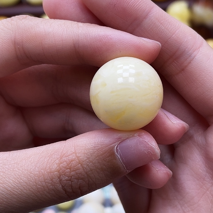 琥珀未镶嵌裸石20.5mm瑕 410