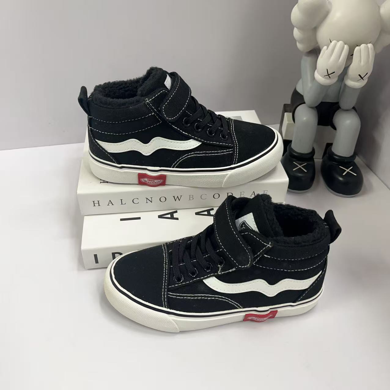 9265芭芭鸭儿童新款男童高帮二棉板鞋儿童运动鞋软底冬季加绒女孩