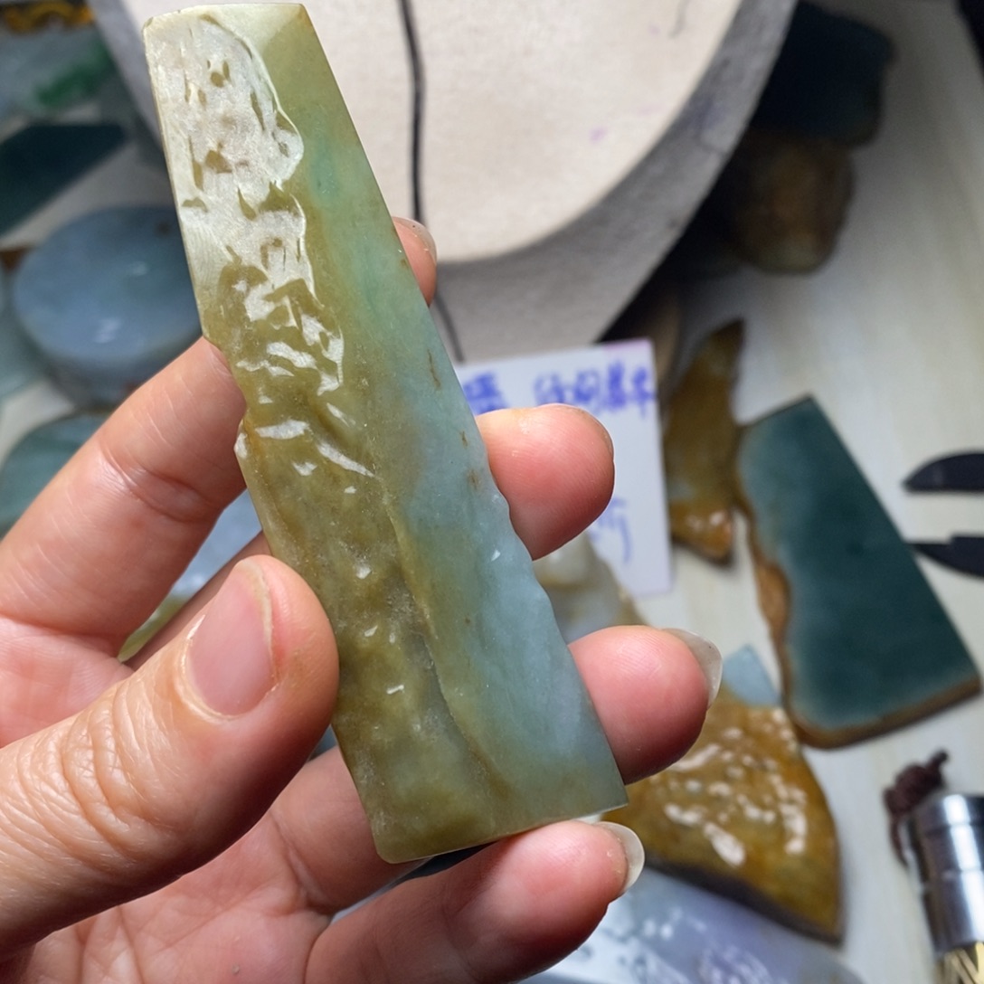 翡翠颈饰未镶嵌天然