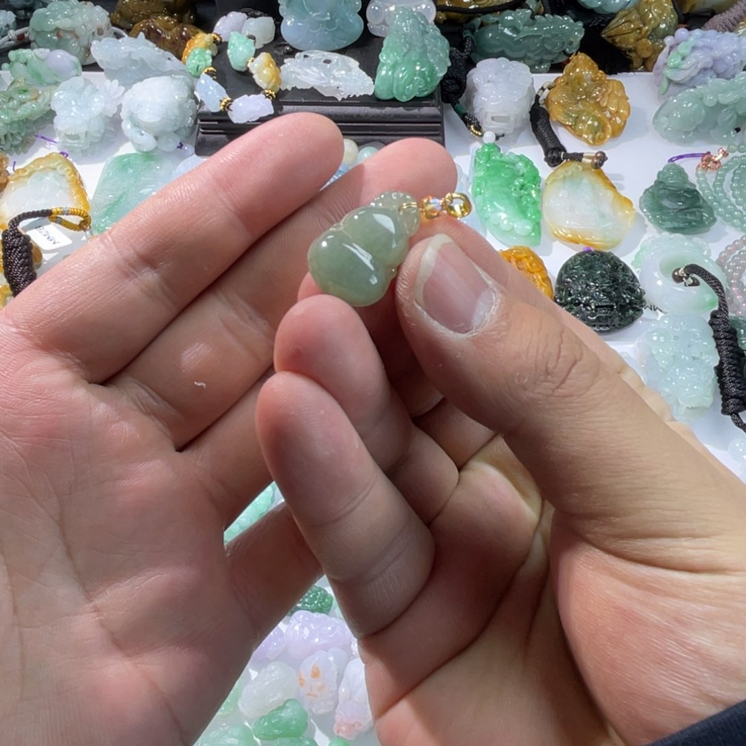 翡翠颈饰未镶嵌天然