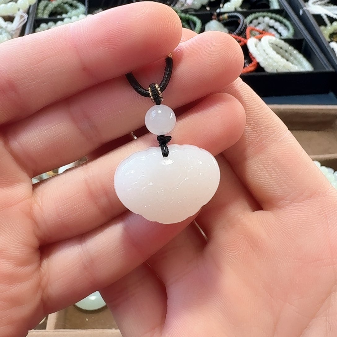 和田玉颈饰未镶嵌