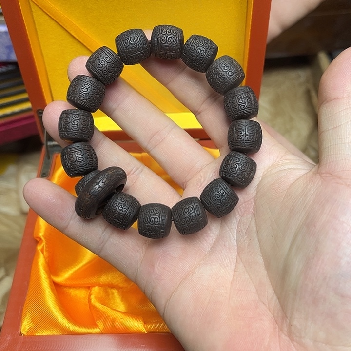 大叶紫檀（黑酸枝木类）