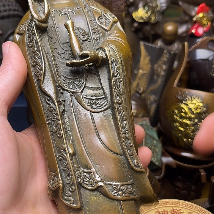 精美铜器批发档口