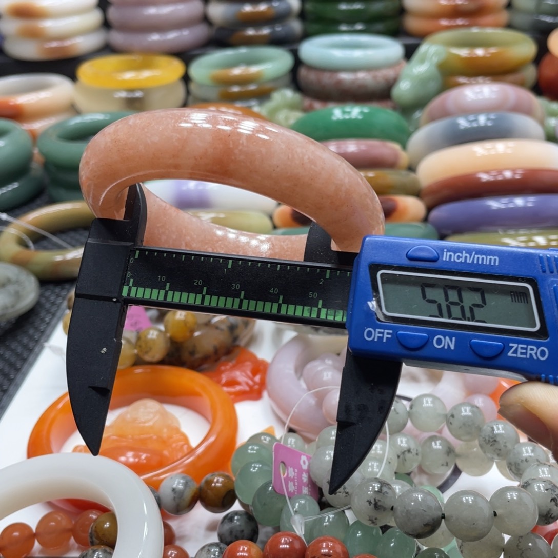 石英岩玉未镶嵌手镯