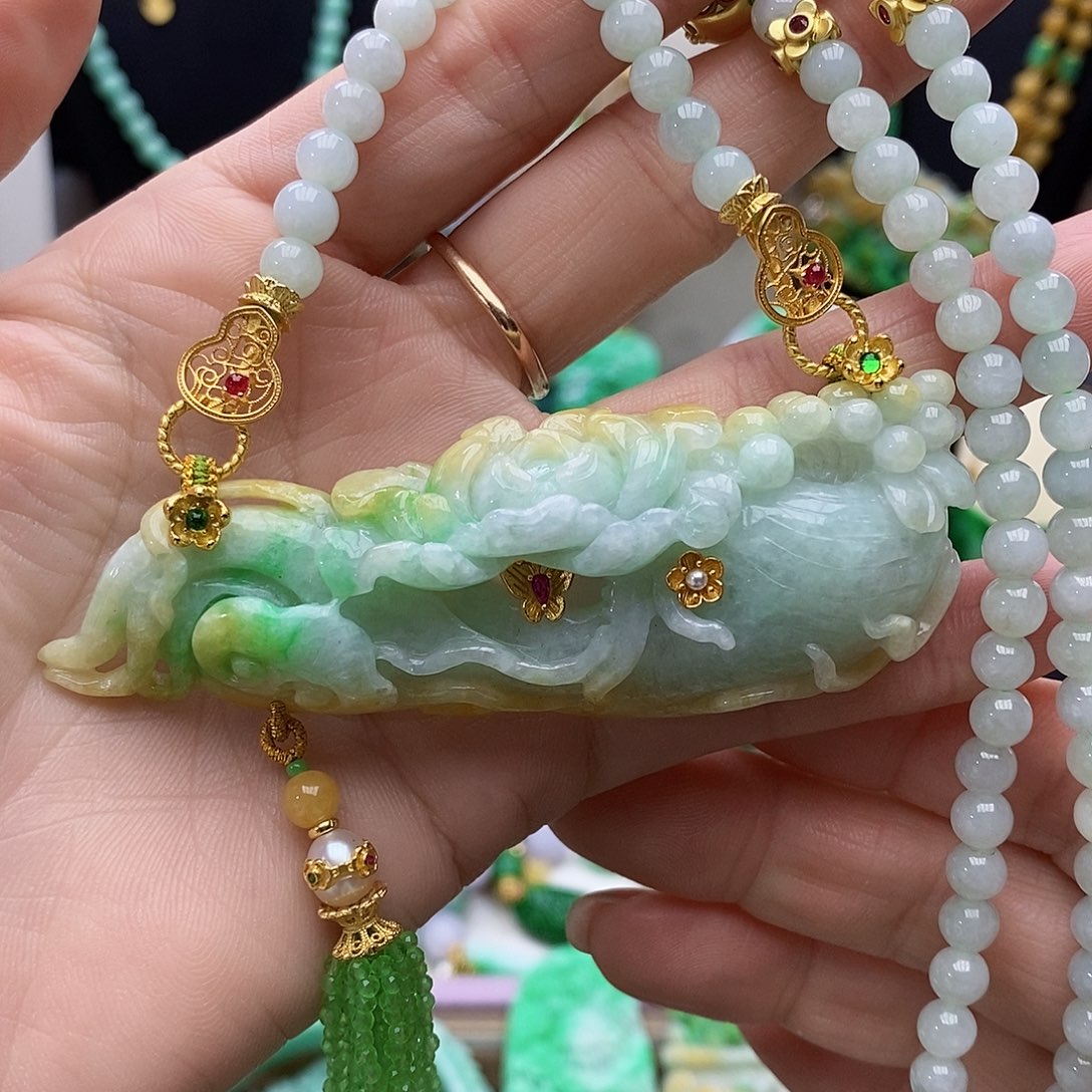 翡翠颈饰未镶嵌天然