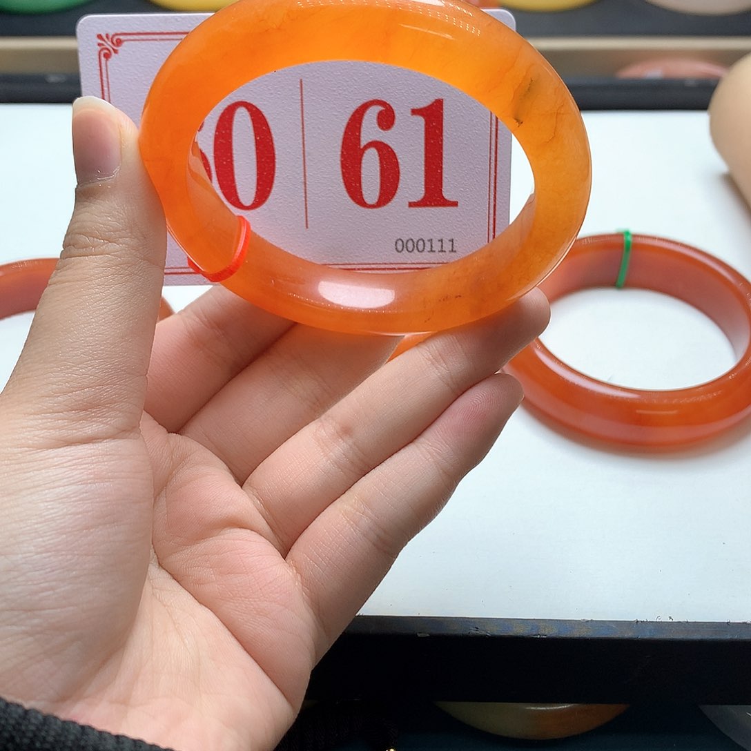 未镶嵌石英质玉（黄龙玉）手镯