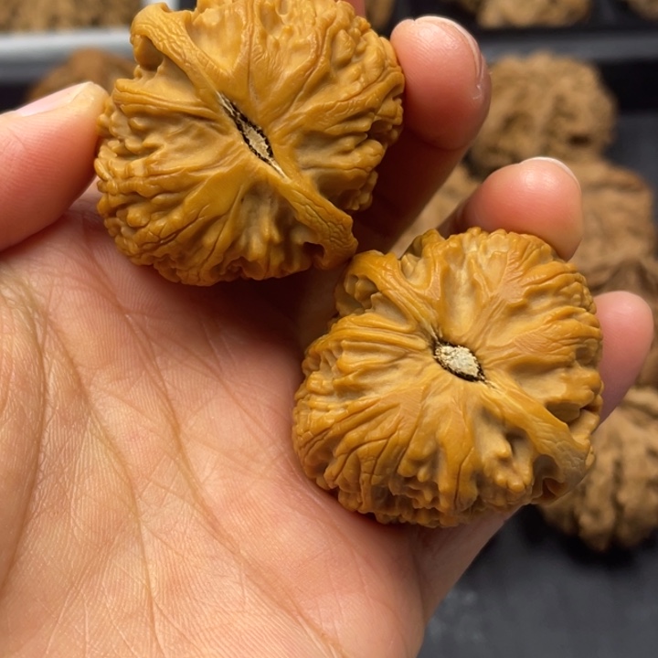 吊坠文玩核桃突突