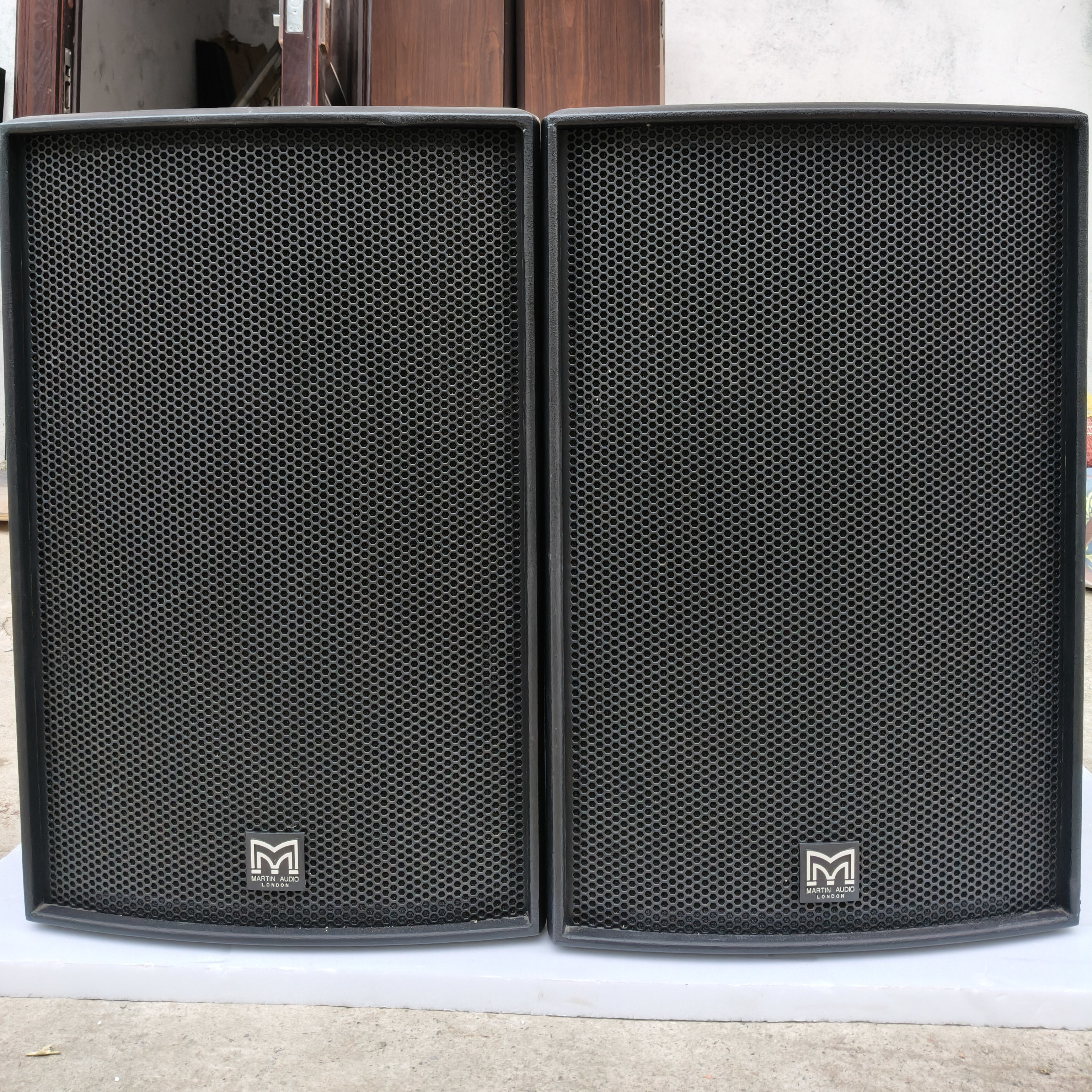 不包邮，正常使用15寸专业箱一对