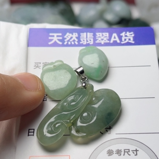 翡翠颈饰未镶嵌扣子