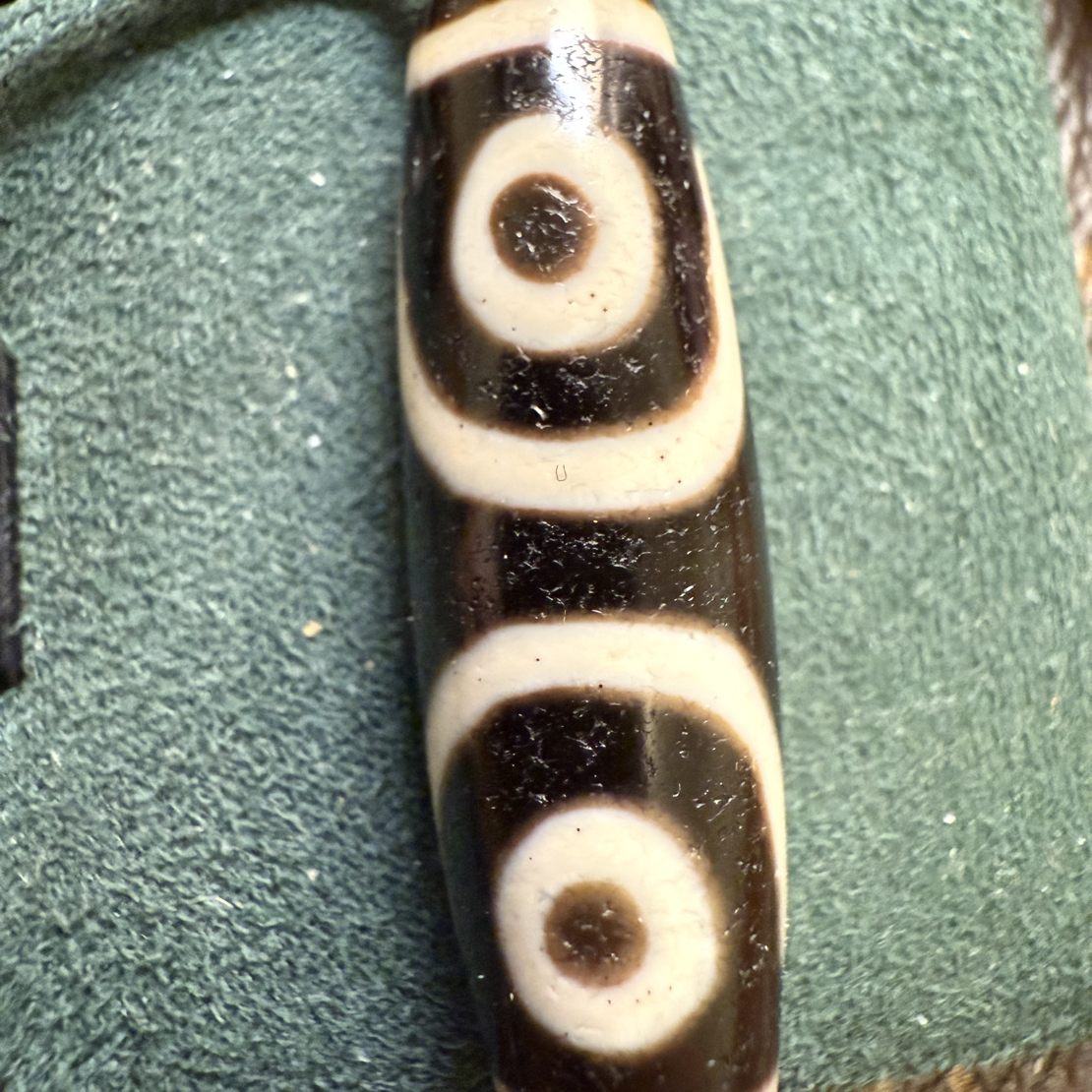 上肯超顶极致黑白满红砂宝盖三眼