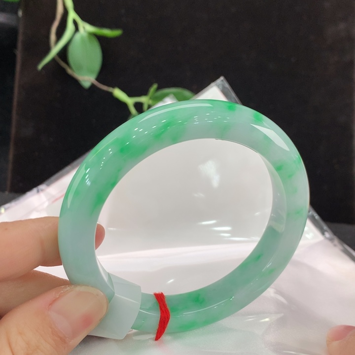 翡翠手镯未镶嵌111/0261