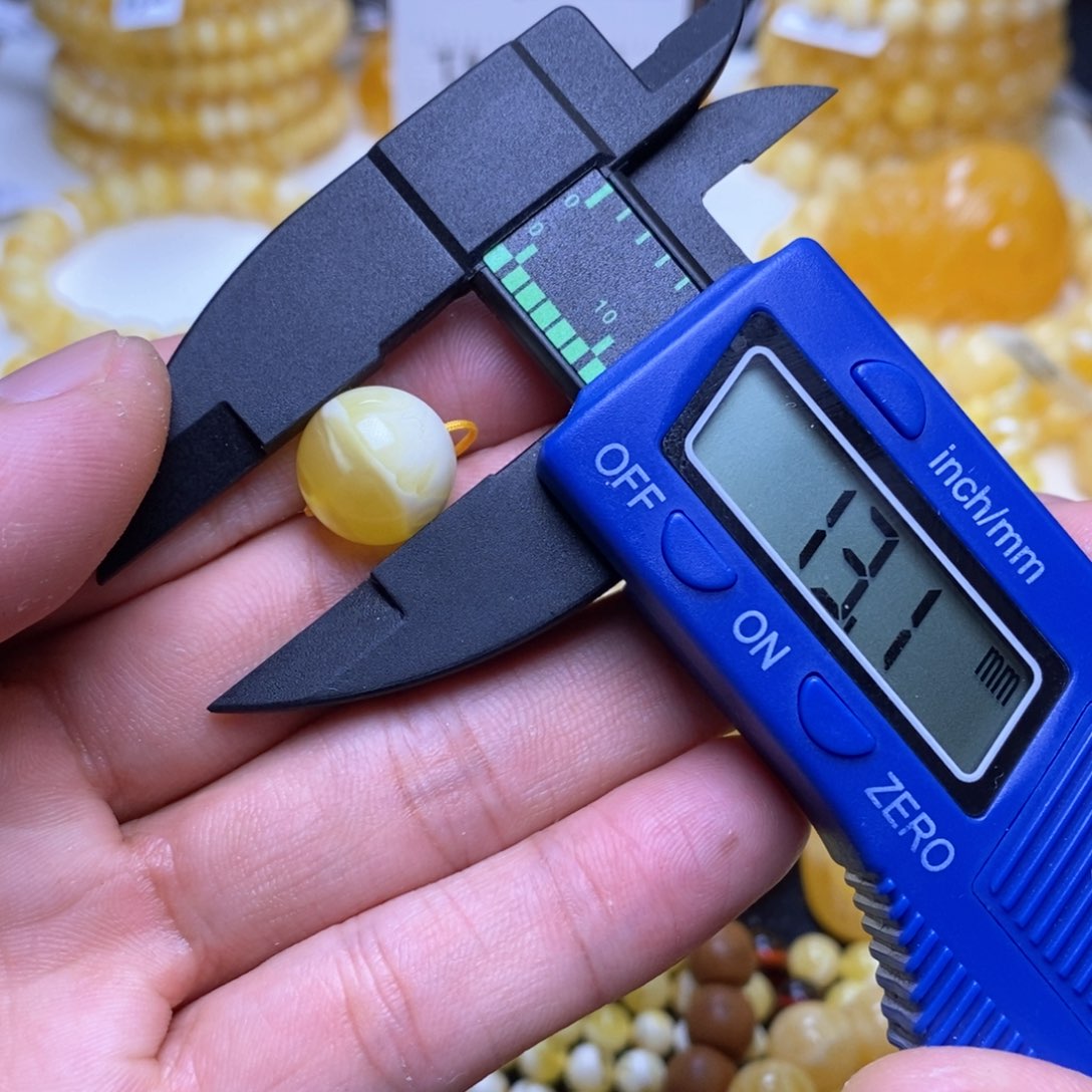 【闪购商品】蜜蜡裸石未镶嵌13+圆珠