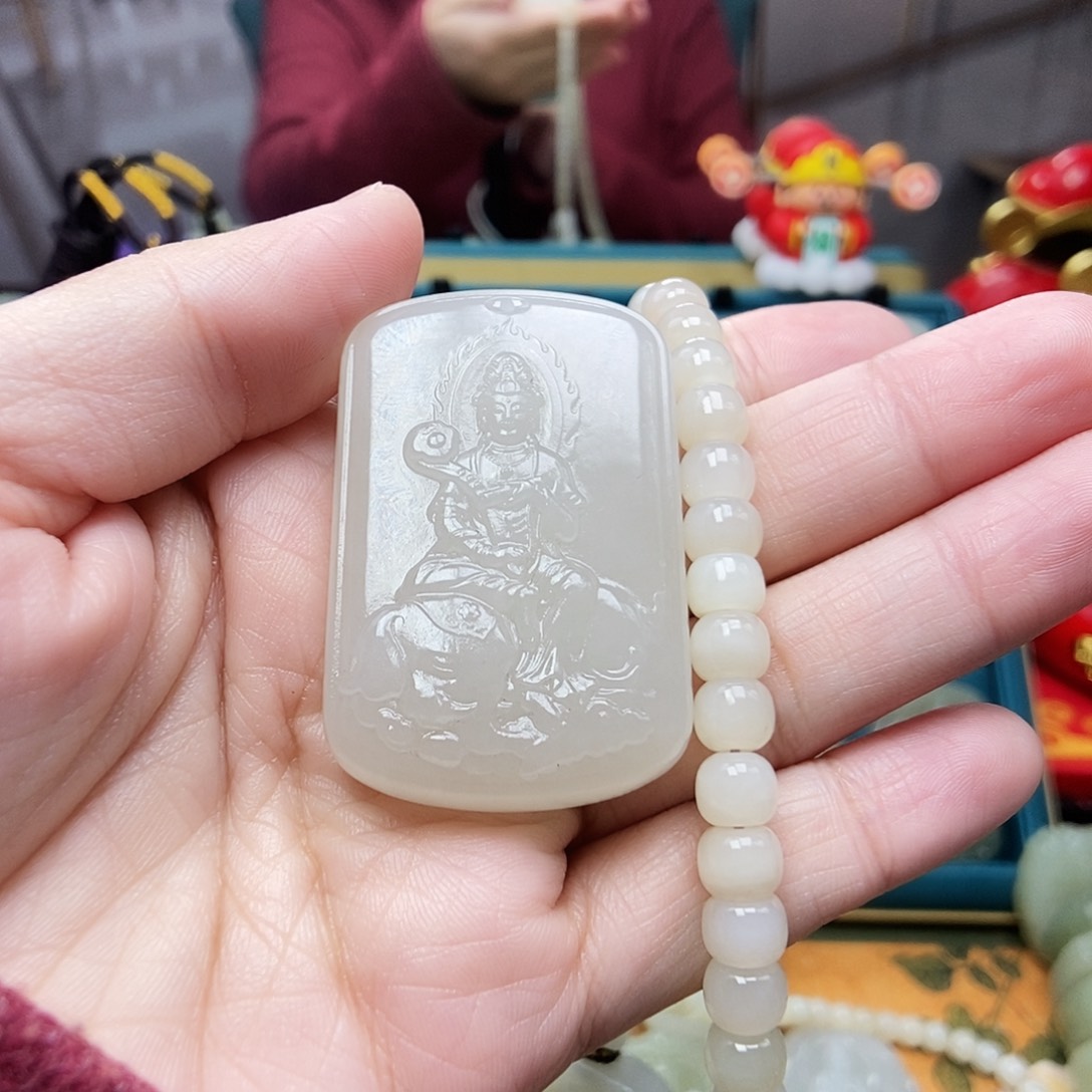 和田玉颈饰未镶嵌用****?