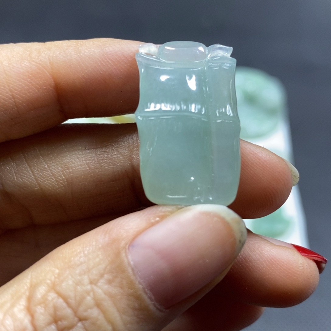 定制翡翠未镶嵌挂件