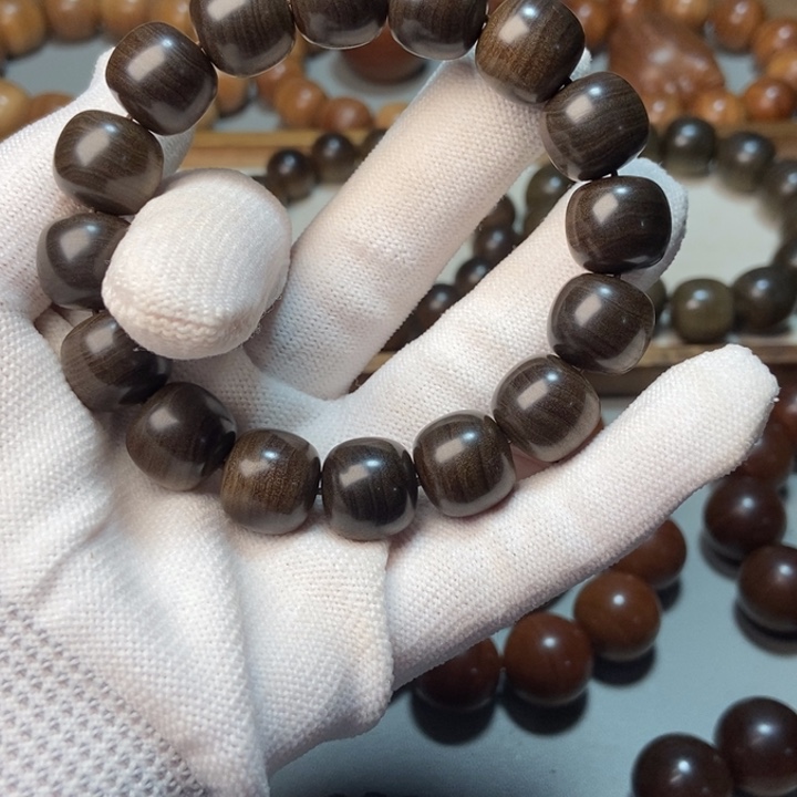 湖***边檀香木老山檀香水阴沉1.3*1.4，奶