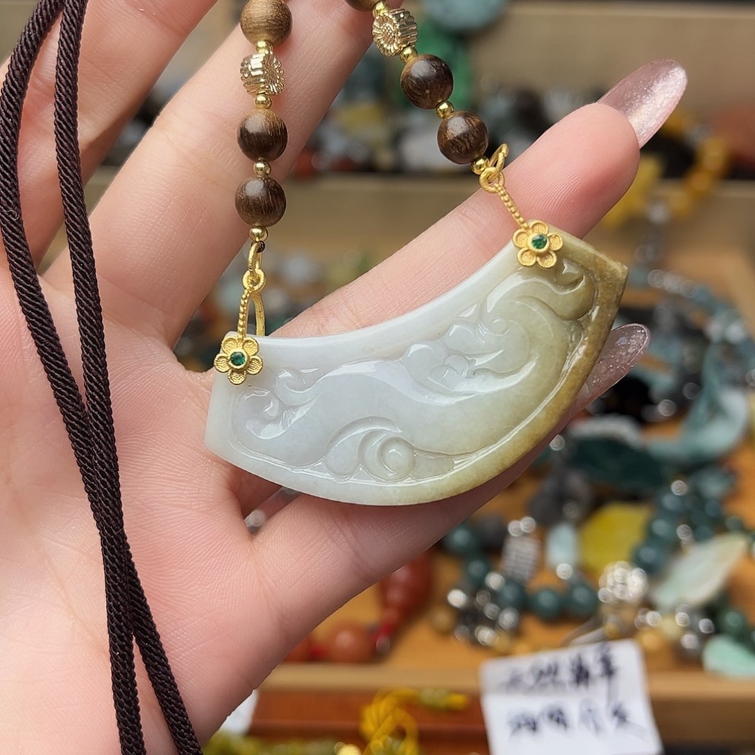 翡翠颈饰未镶嵌吊坠