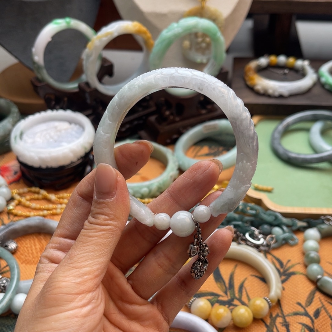 十***v翡翠未镶嵌手链手镯