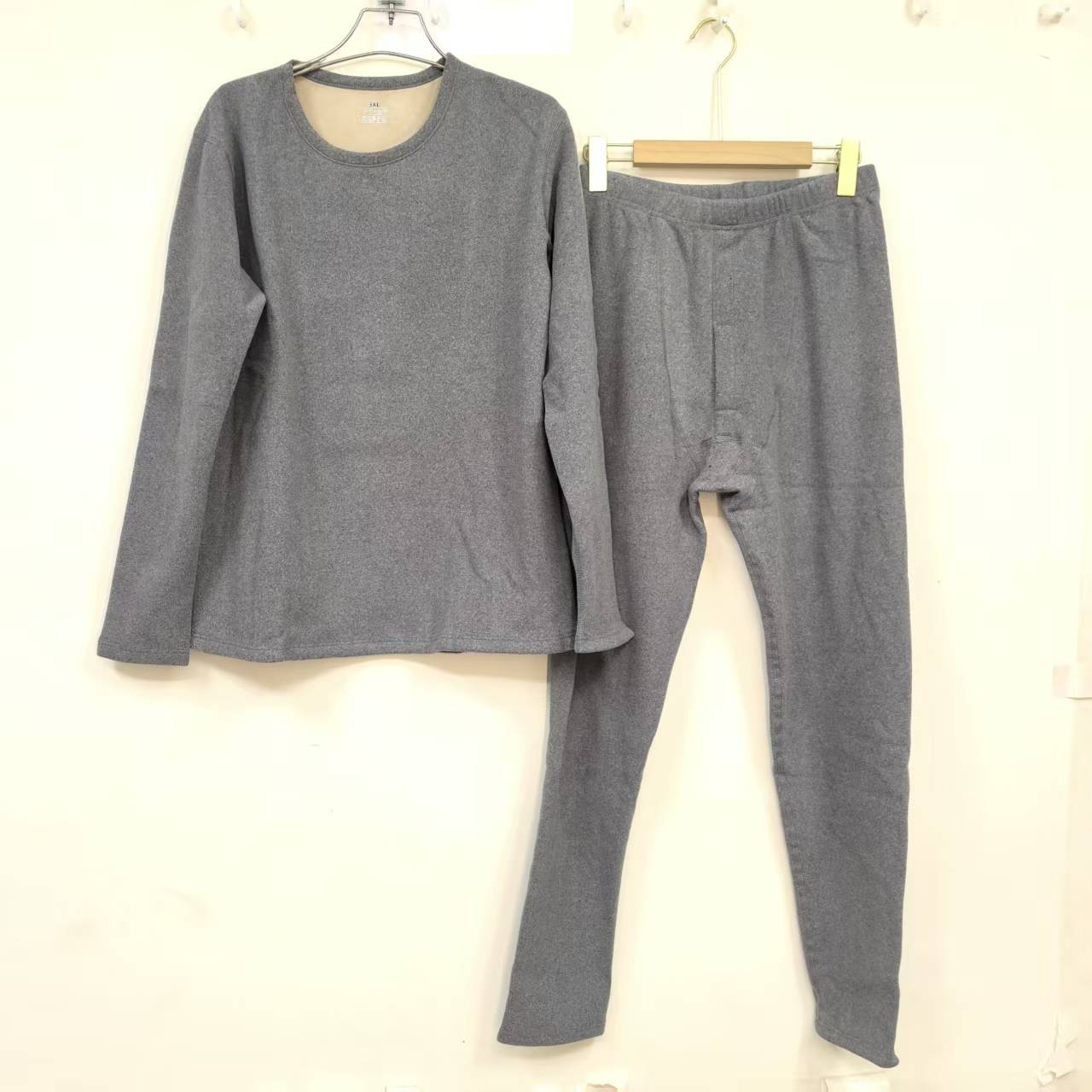 灰色圆领男士常规款秋冬圆领长袖保暖套装