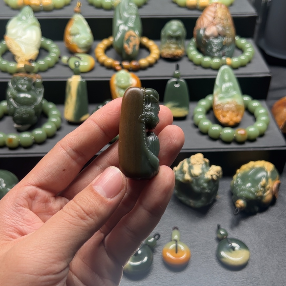 虚***阴岫岩河磨玉（透闪石质玉）未镶嵌颈饰