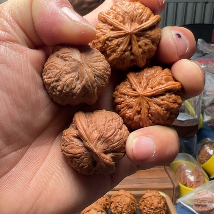 临***阳文玩核桃把件雨花石三棱