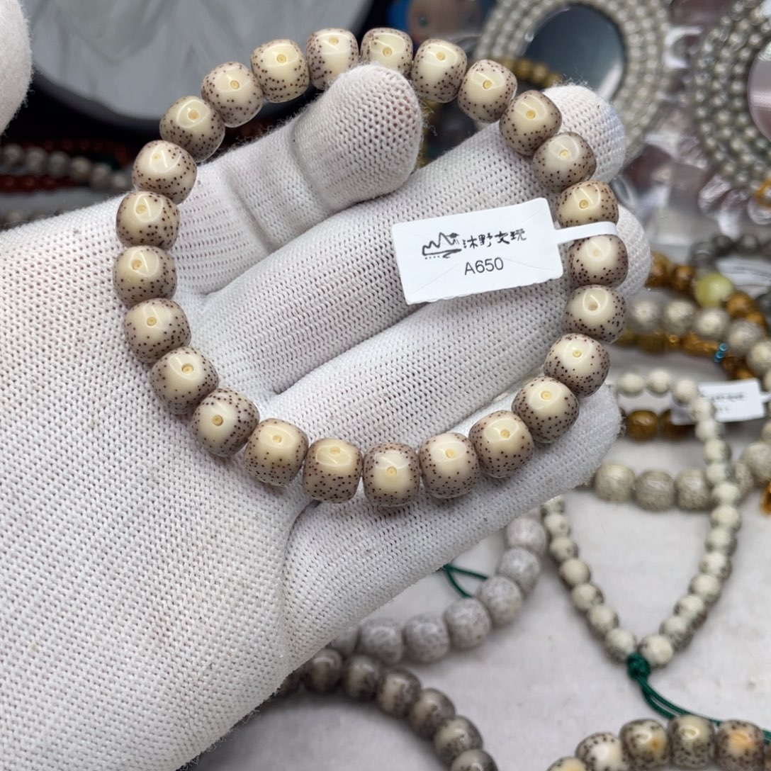 吊坠星月菩提9.5x8.5骨瓷白大眼睛a650