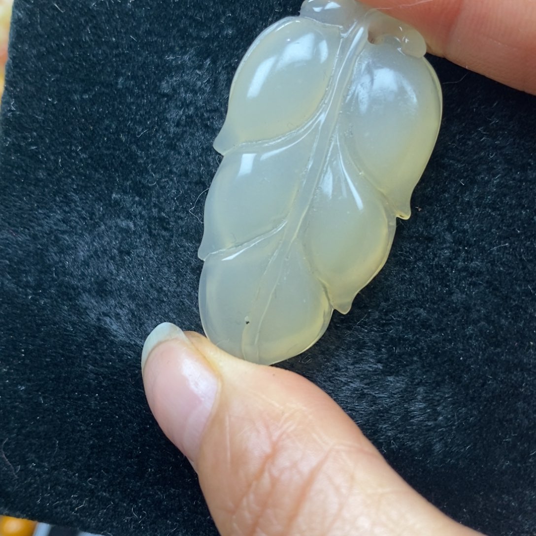 未镶嵌石英质玉（黄龙玉）颈饰