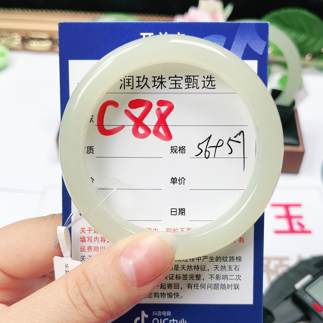 和田玉未镶嵌手镯