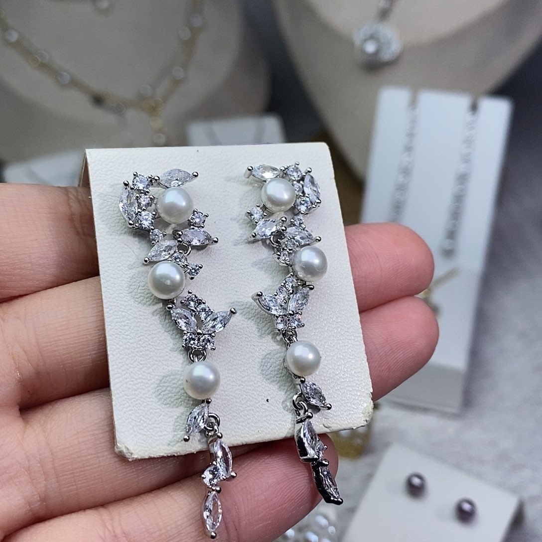 银S925镶嵌耳饰淡水珍珠