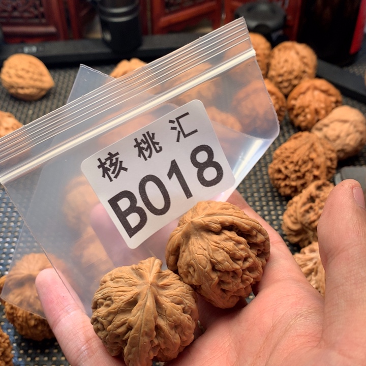 文玩核桃吊坠红锦鲤