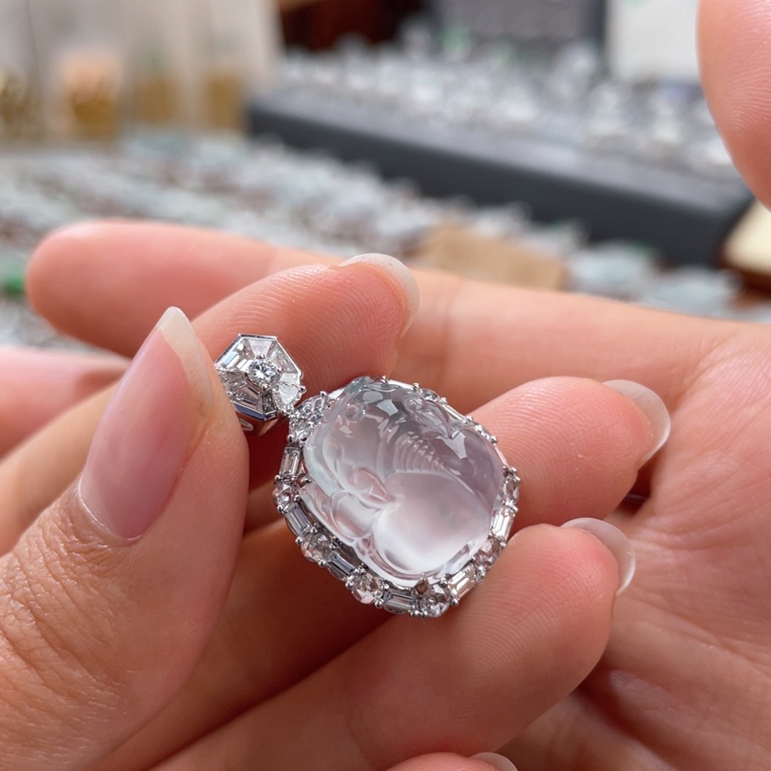 颈饰18K金镶嵌翡翠