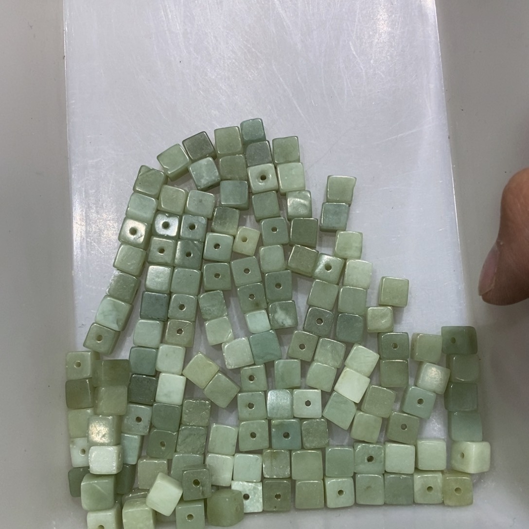 合金蛇纹石玉颈饰165
