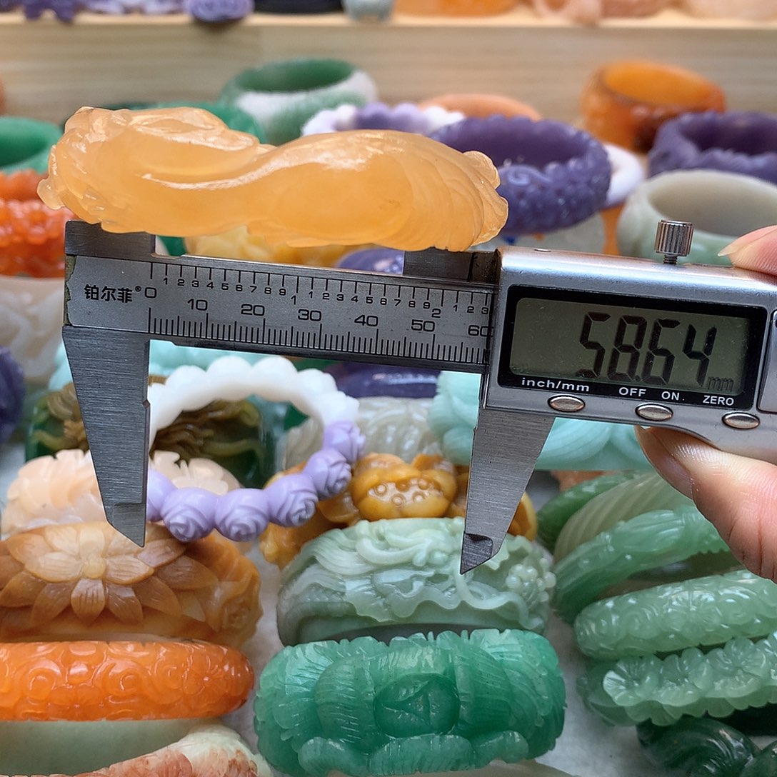 未镶嵌手镯石英质玉