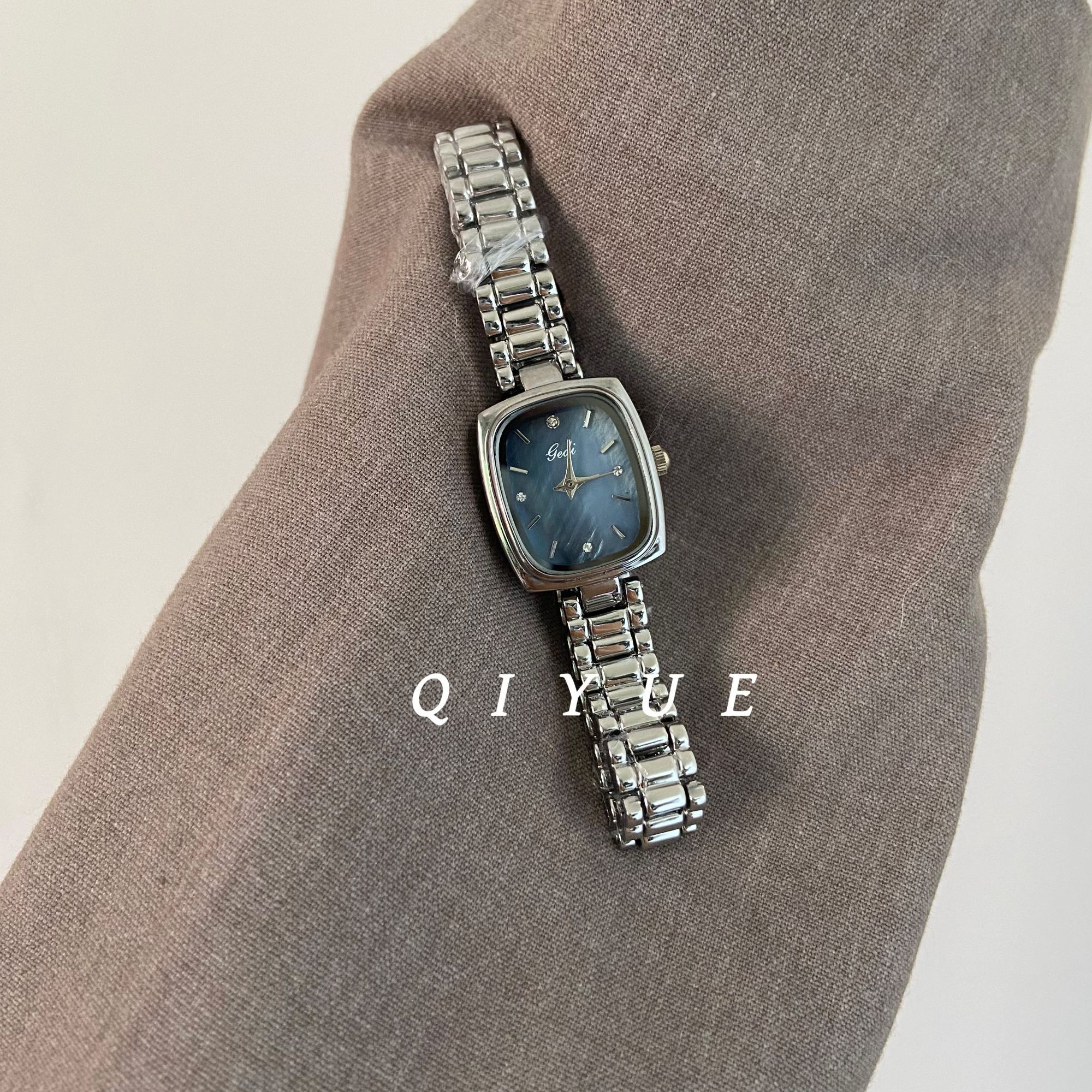 QIYUE 百搭《蓝贝母》小方表通勤日常气质时尚竹节带石英女表