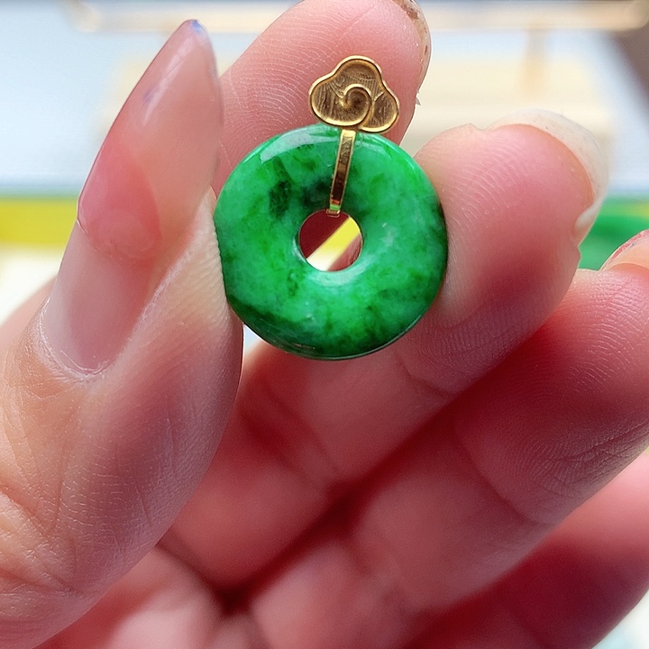 翡翠颈饰18K金镶嵌翡翠