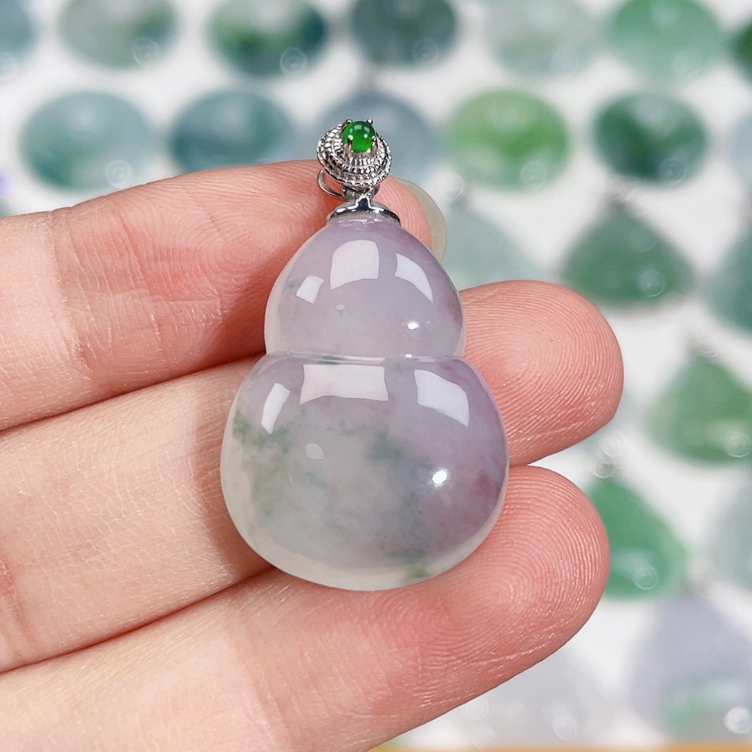 颈饰18K金镶嵌翡翠吊坠