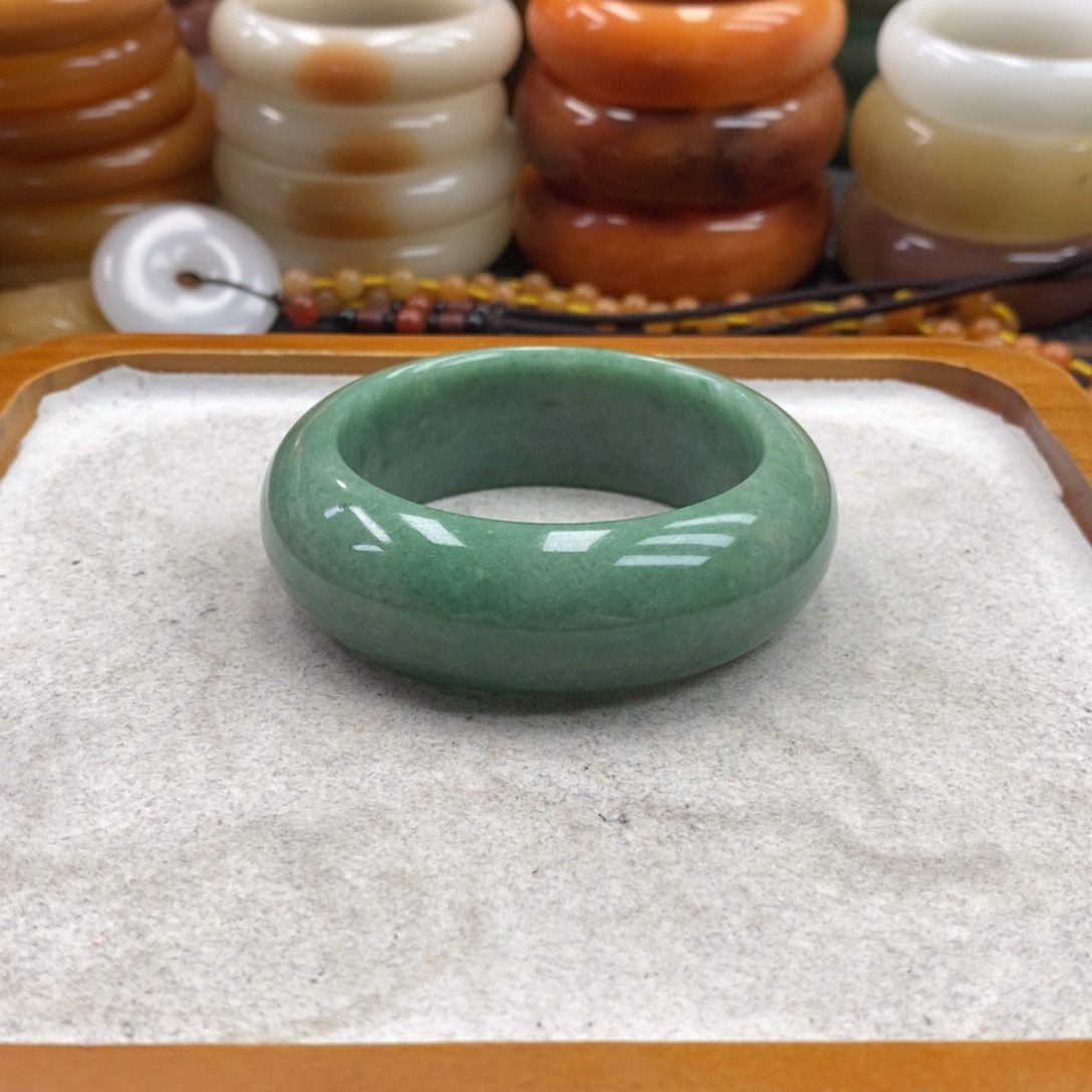 石英岩玉未镶嵌手镯（圆镯）