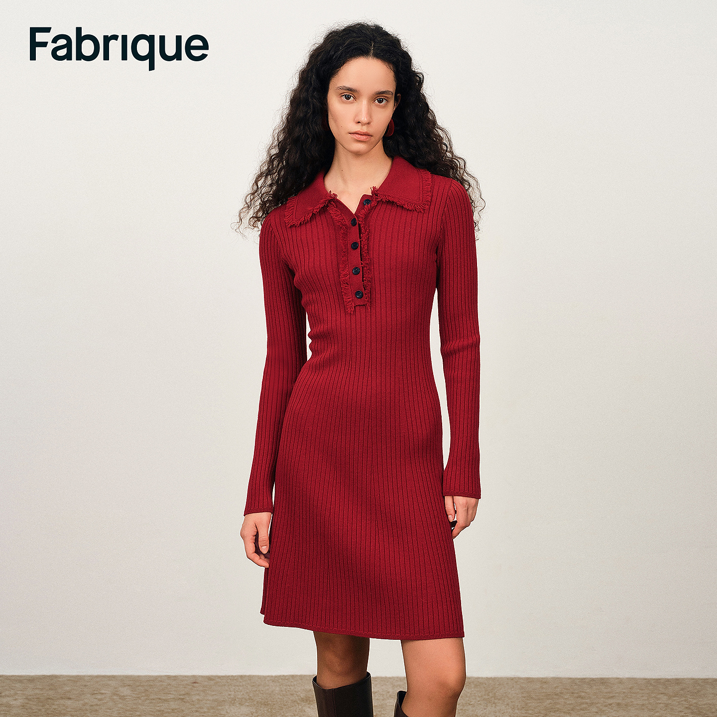 Fabrique Anja 宝石红绵羊毛扬子纱流苏翻领修身针织长袖连衣裙